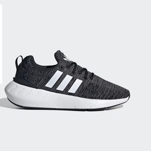 Brand new in box Adidas Swift Run 22 J originals in the black.  Men’s size 7